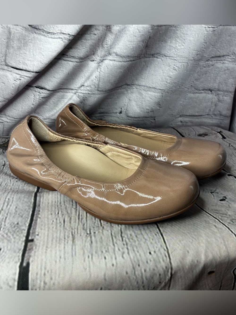 Minimalist Corpcore Neutral Nude Patent Leather Orthotic Travel Ballet Flats 8.5